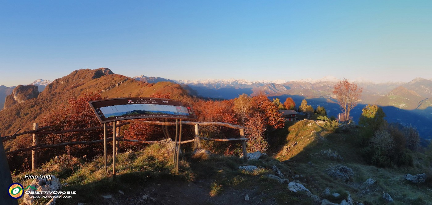 61 Dal Pizzo Cerro il Castel Regina nella luce del tramonto.jpg
